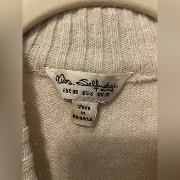 Cozy Oversized Sweater Dress with Pockets - Picture 9 of 9